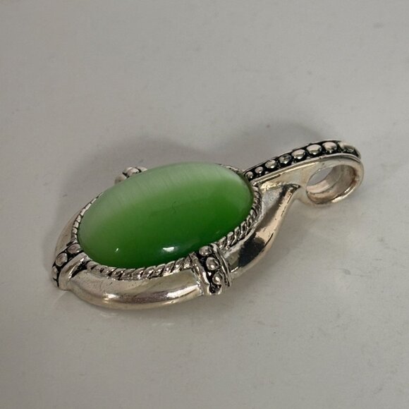 Kenneth Cole Oval Green Cats Eye Gemstone Pendant Silver Tone Glass 2 inch - Picture 4 of 5